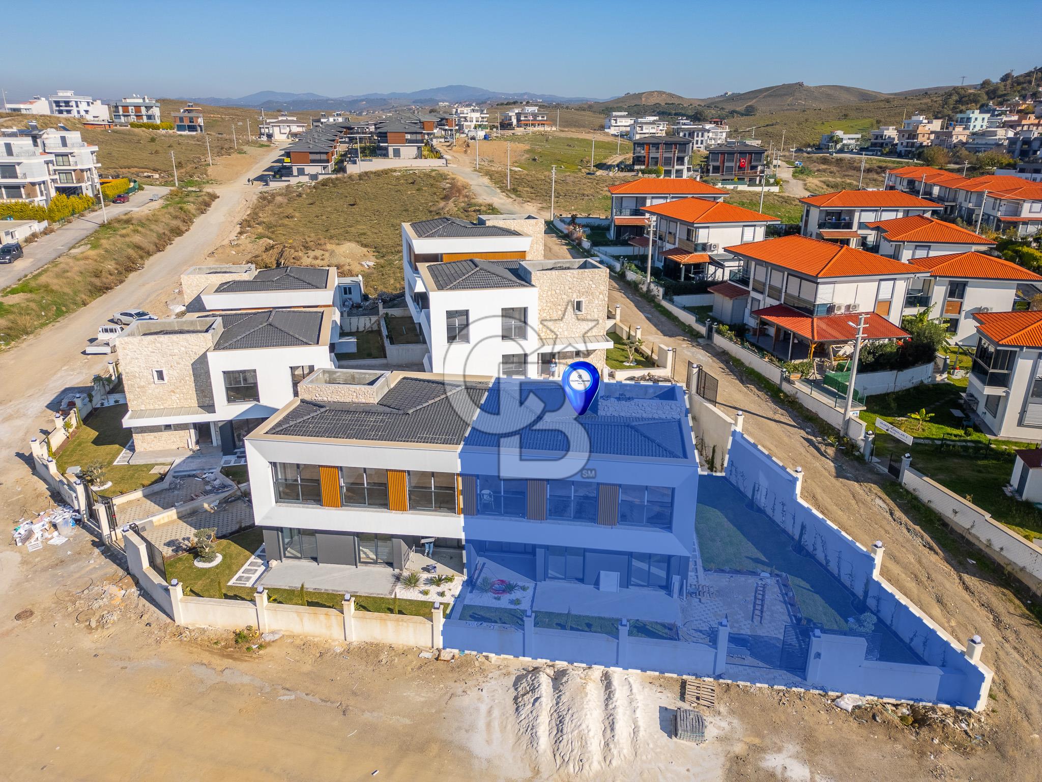 SEFERİHİSAR AKARCA DENİZ MANZARALI 3+1 SATILIK VİLLA