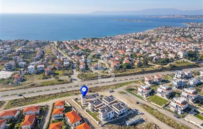 SEFERİHİSAR AKARCA DENİZ MANZARALI 3+1 SATILIK VİLLA