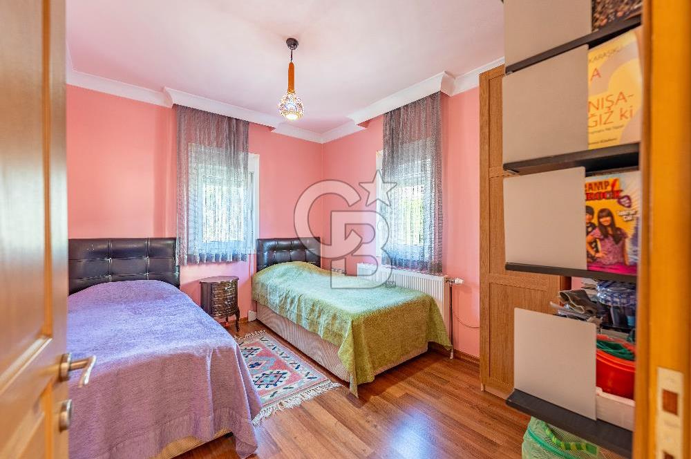 VİLLAKENT ŞÖMİNELİ GENİŞ BAHÇELİ SATILIK MÜSTAKİL TRİPLEKS VİLLA