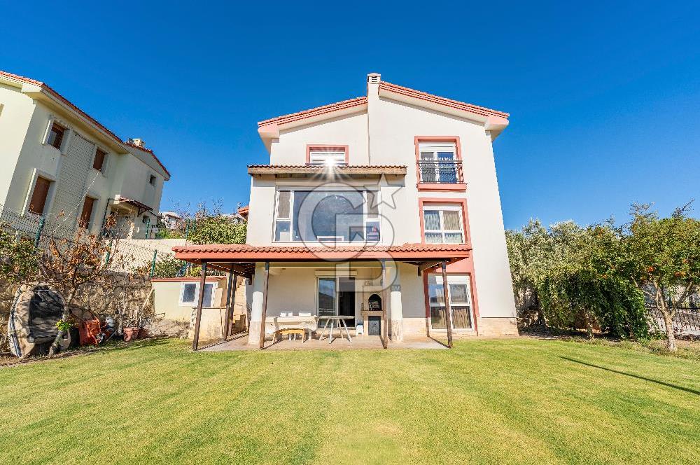 VİLLAKENT ŞÖMİNELİ GENİŞ BAHÇELİ SATILIK MÜSTAKİL TRİPLEKS VİLLA