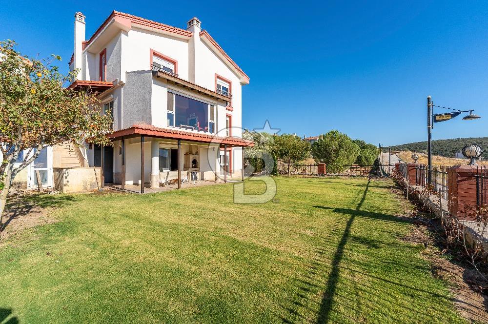 VİLLAKENT ŞÖMİNELİ GENİŞ BAHÇELİ SATILIK MÜSTAKİL TRİPLEKS VİLLA