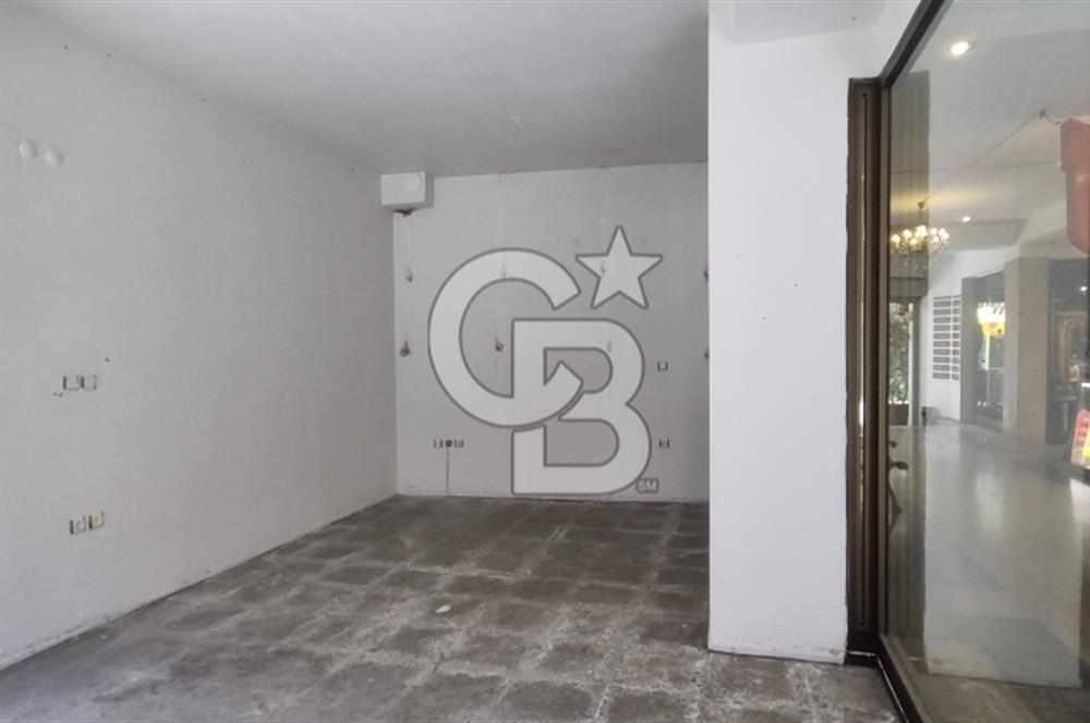 İZMİR, KEMERALTI, ANTİKACILARDA SU BAĞLANTILI 30 M2 DÜKKAN