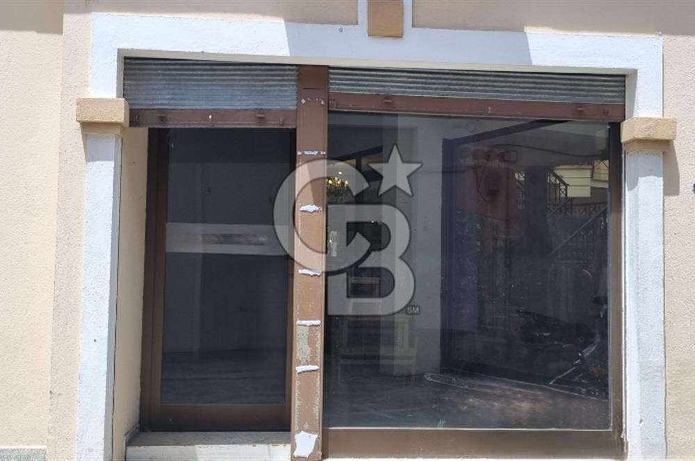 İZMİR, KEMERALTI, ANTİKACILARDA SU BAĞLANTILI 30 M2 DÜKKAN