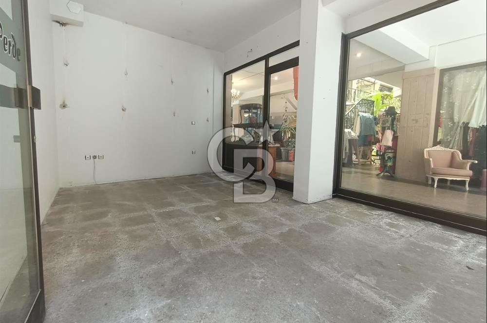 İZMİR, KEMERALTI, ANTİKACILARDA SU BAĞLANTILI 30 M2 DÜKKAN