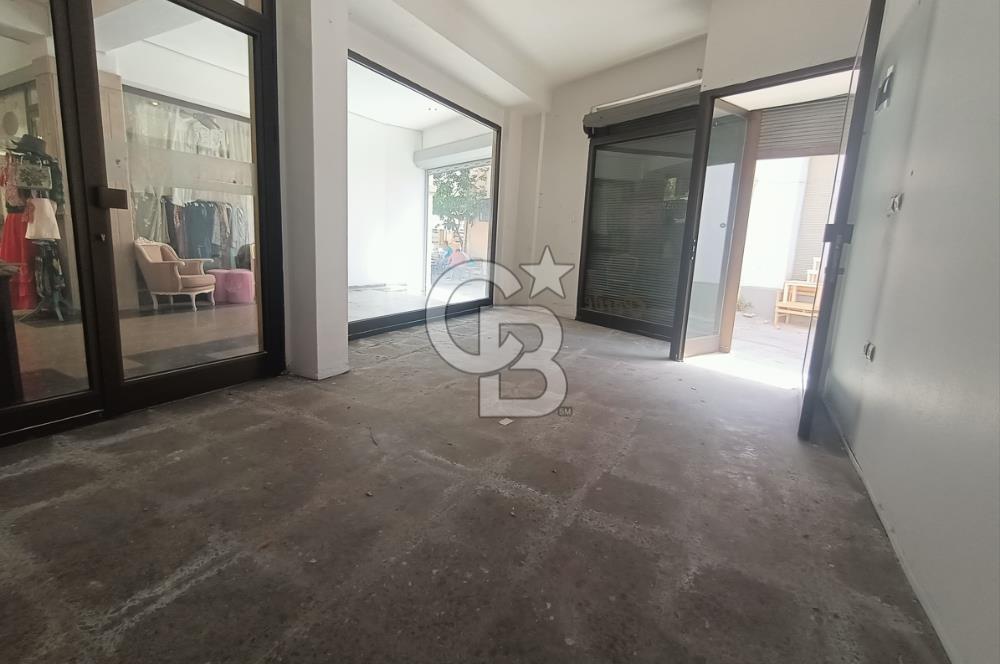 İZMİR, KEMERALTI, ANTİKACILARDA SU BAĞLANTILI 30 M2 DÜKKAN
