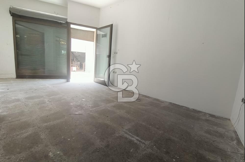 İZMİR, KEMERALTI, ANTİKACILARDA SU BAĞLANTILI 30 M2 DÜKKAN