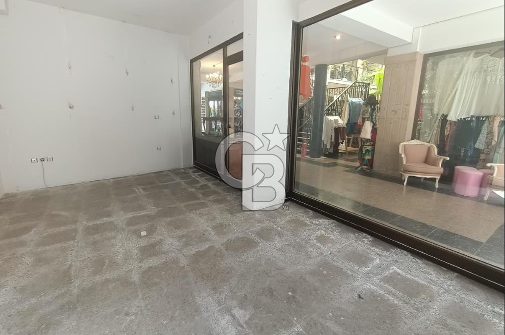 İZMİR, KEMERALTI, ANTİKACILARDA SU BAĞLANTILI 30 M2 DÜKKAN