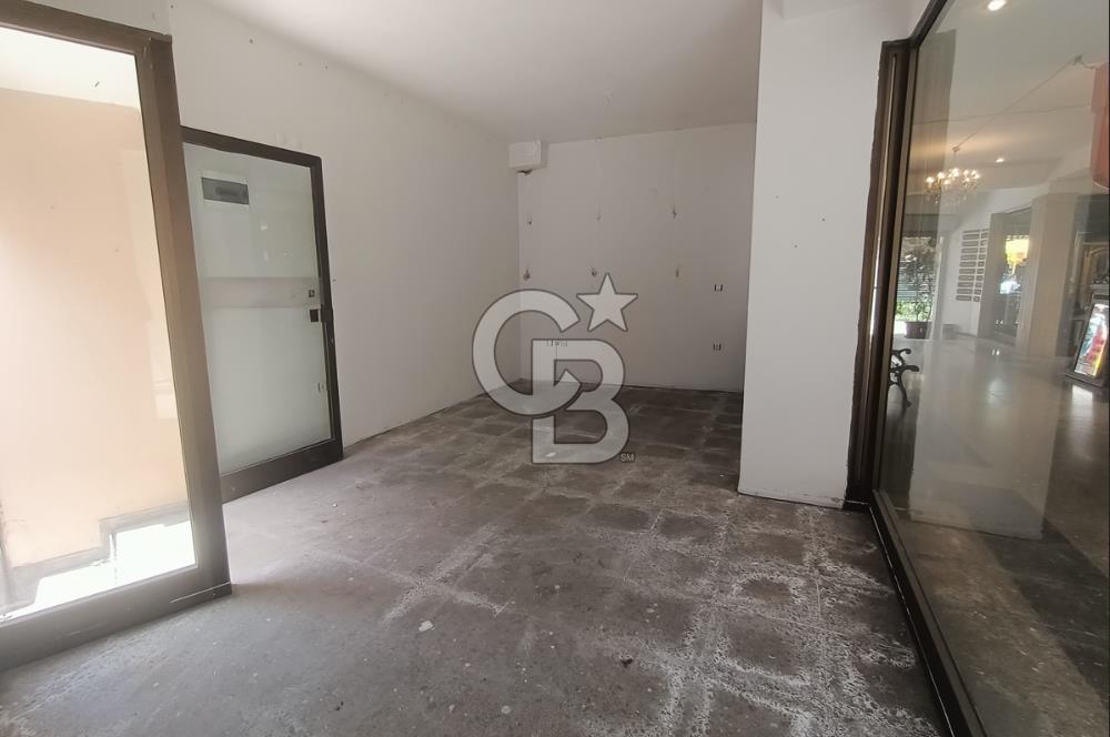 İZMİR, KEMERALTI, ANTİKACILARDA SU BAĞLANTILI 30 M2 DÜKKAN