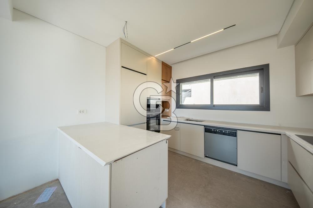 SEFERİHİSAR AKARCA DENİZ MANZARALI 3+1 SATILIK VİLLA