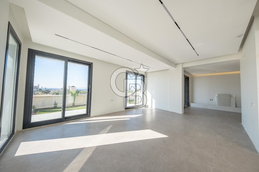 SEFERİHİSAR AKARCA DENİZ MANZARALI 3+1 SATILIK VİLLA