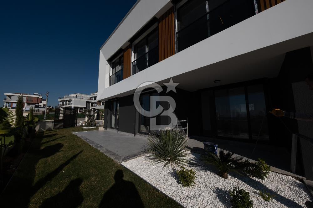 SEFERİHİSAR AKARCA DENİZ MANZARALI 3+1 SATILIK VİLLA