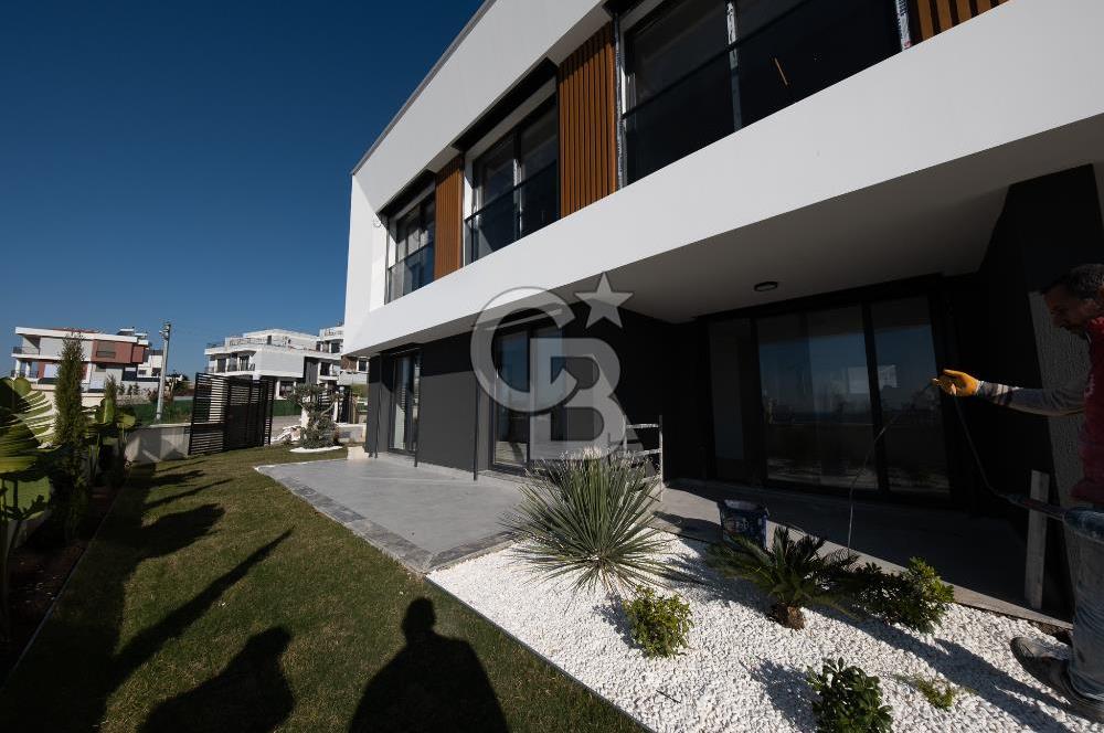 SEFERİHİSAR AKARCA DENİZ MANZARALI 3+1 SATILIK VİLLA