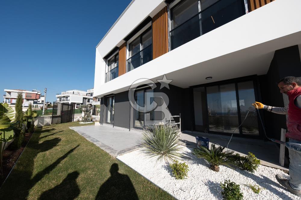 SEFERİHİSAR AKARCA DENİZ MANZARALI 3+1 SATILIK VİLLA