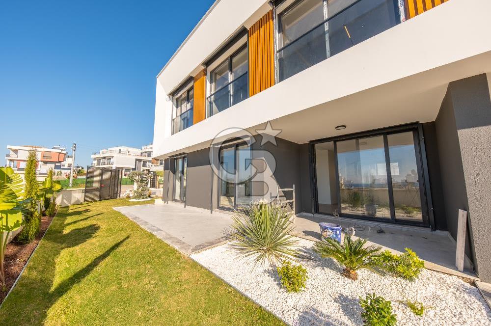 SEFERİHİSAR AKARCA DENİZ MANZARALI 3+1 SATILIK VİLLA