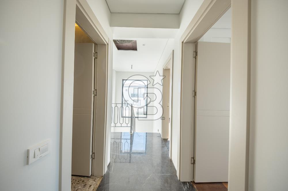 SEFERİHİSAR AKARCA DENİZ MANZARALI 3+1 SATILIK VİLLA