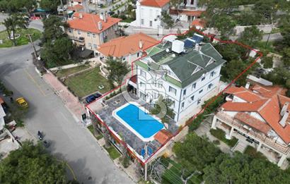 Ayvalık Çamlıkta Eşsiz Konumda Satılık Otel