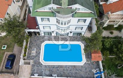 Ayvalık Çamlıkta Eşsiz Konumda Satılık Otel