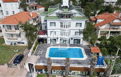 Ayvalık Çamlıkta Eşsiz Konumda Satılık Otel