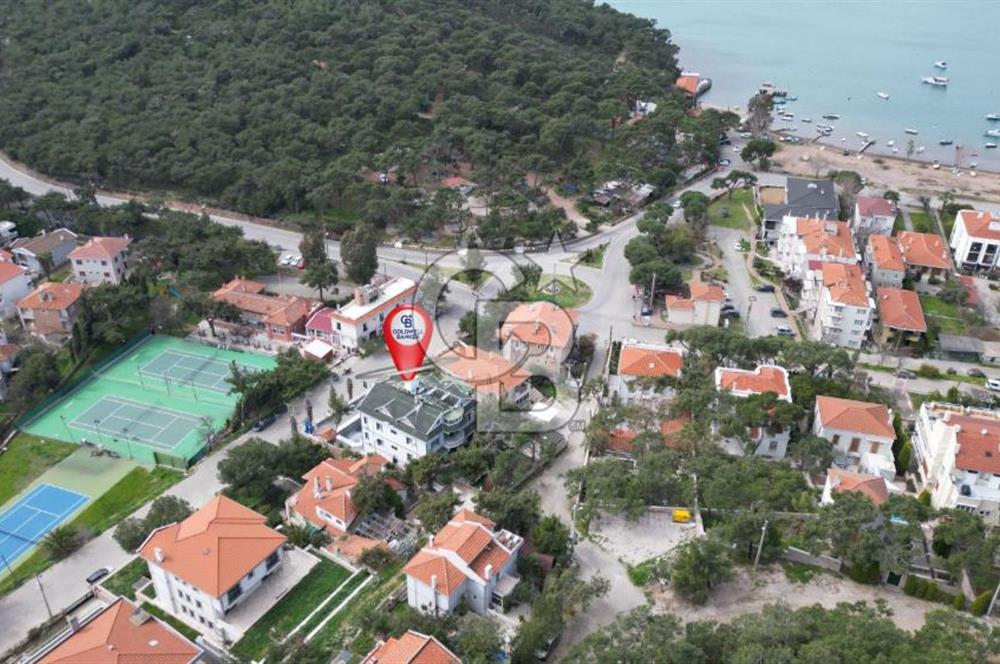 Ayvalık Çamlıkta Eşsiz Konumda Satılık Otel