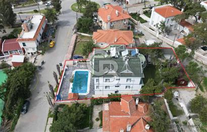 Ayvalık Çamlıkta Eşsiz Konumda Satılık Otel