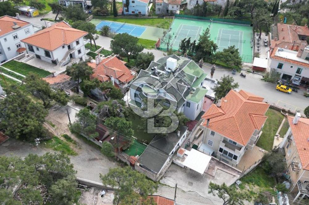 Ayvalık Çamlıkta Eşsiz Konumda Satılık Otel