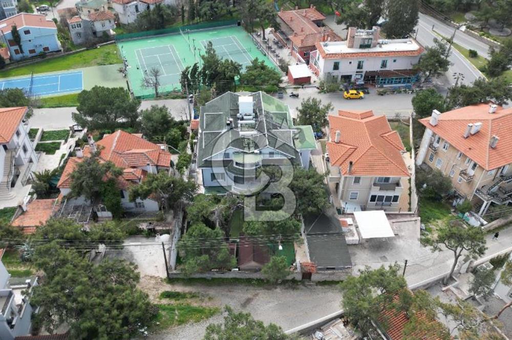 Ayvalık Çamlıkta Eşsiz Konumda Satılık Otel