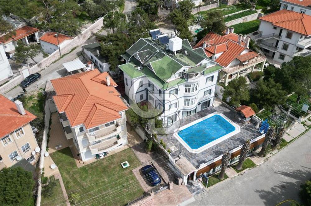 Ayvalık Çamlıkta Eşsiz Konumda Satılık Otel