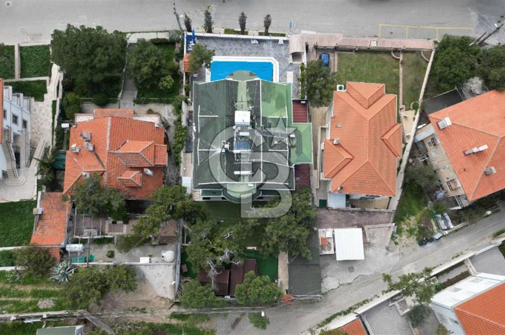 Ayvalık Çamlıkta Eşsiz Konumda Satılık Otel