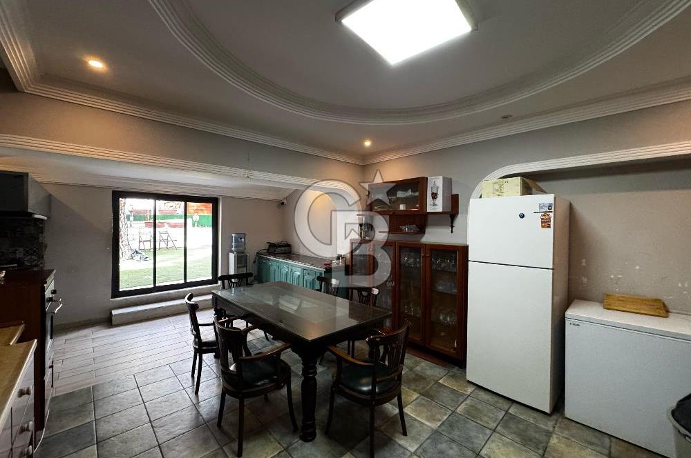 Ayvalık Çamlıkta Eşsiz Konumda Satılık Otel