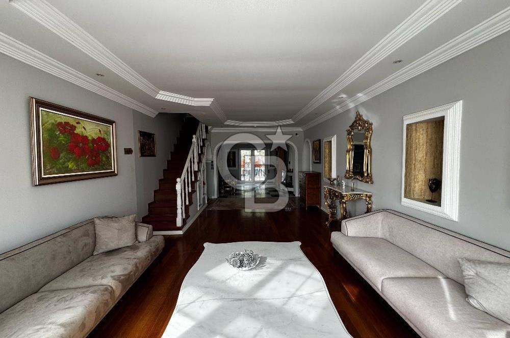 Ayvalık Çamlıkta Eşsiz Konumda Satılık Otel