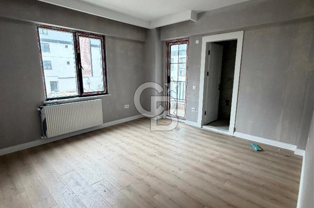 Karşıyaka’da 4+1 Satılık Daire 