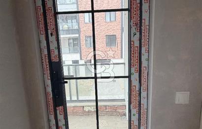 Karşıyaka’da 4+1 Satılık Daire 