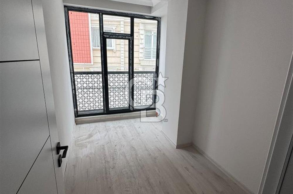 İstiklal Cad. Üzeri | Sıfır | 3+1 | Çift Banyolu | 160 m² Ortak Teras | Otoparklı