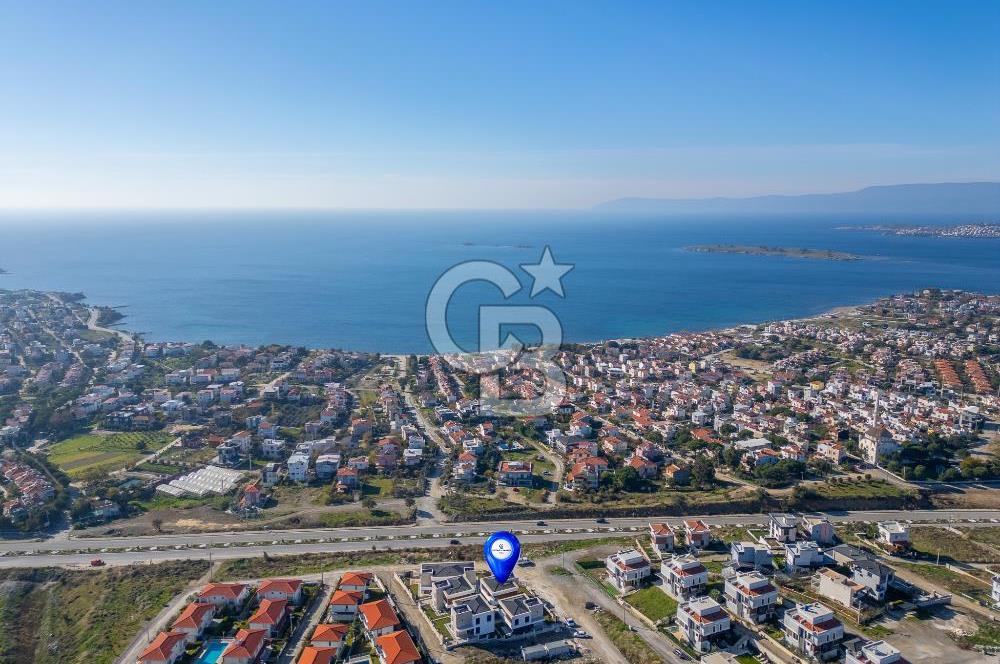 SEFERİHİSAR AKARCA'DA DENİZ MANZARALI 4+2 SATILIK VİLLA