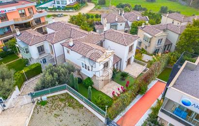 KAHRAMANDERE'DE SİTE İÇİNDE KİRALIK BAHÇELİ VİLLA