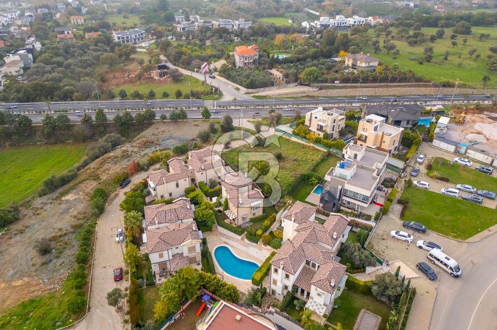 KAHRAMANDERE'DE SİTE İÇİNDE KİRALIK BAHÇELİ VİLLA