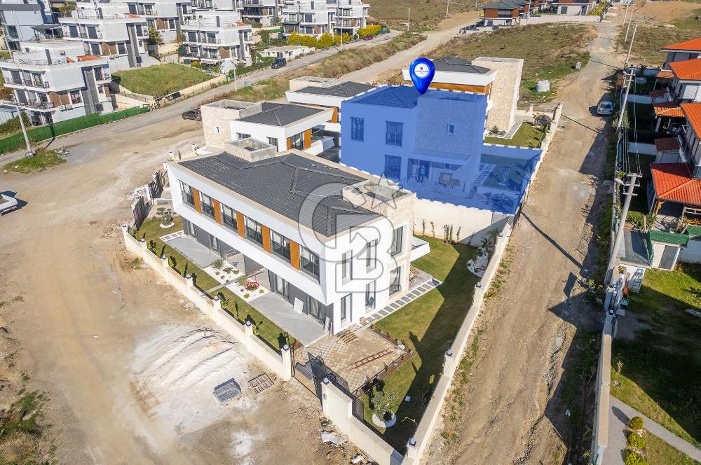 SEFERİHİSAR AKARCA DENİZ MANZARALI 4+2 SATILIK VİLLA