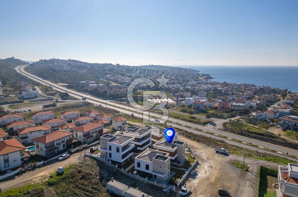 SEFERİHİSAR AKARCA'DA DENİZ MANZARALI 4+2 SATILIK VİLLA