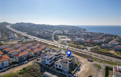 SEFERİHİSAR AKARCA'DA DENİZ MANZARALI 4+2 SATILIK VİLLA