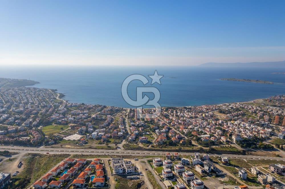 SEFERİHİSAR AKARCA'DA DENİZ MANZARALI 4+2 SATILIK VİLLA