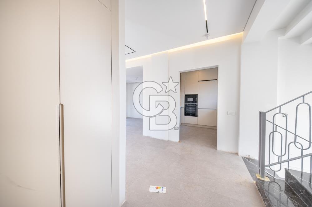 SEFERİHİSAR AKARCA'DA DENİZ MANZARALI 4+2 SATILIK VİLLA