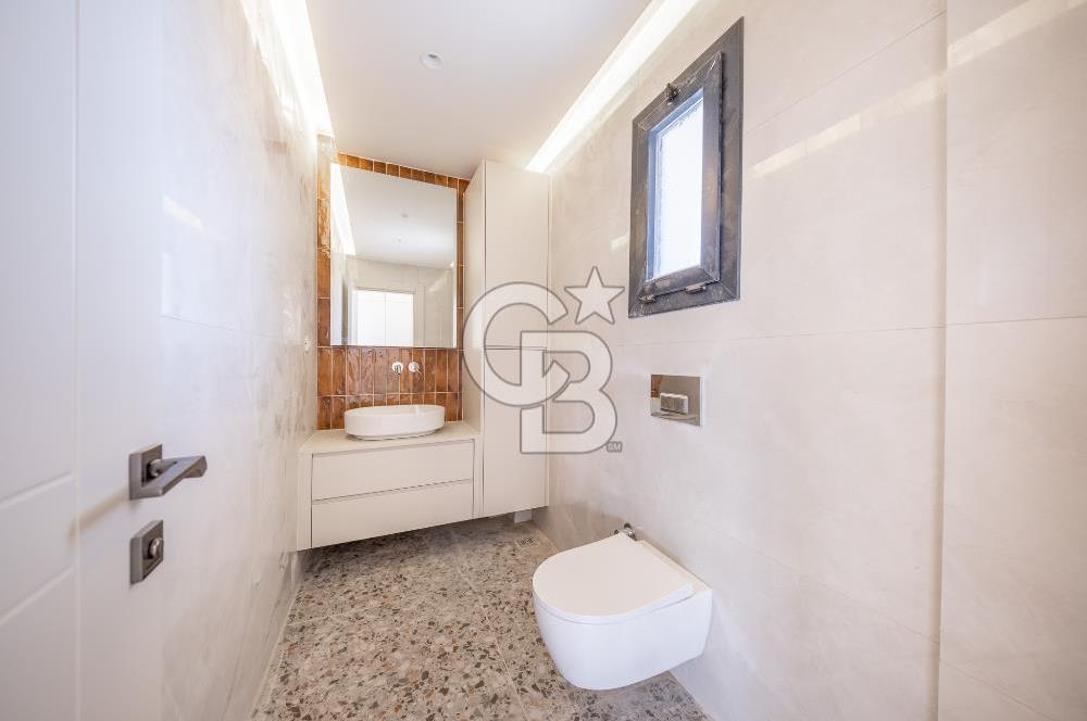 SEFERİHİSAR AKARCA'DA DENİZ MANZARALI 4+2 SATILIK VİLLA