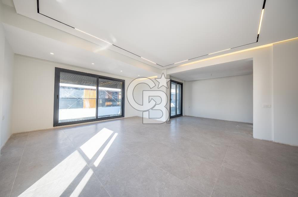 SEFERİHİSAR AKARCA'DA DENİZ MANZARALI 4+2 SATILIK VİLLA