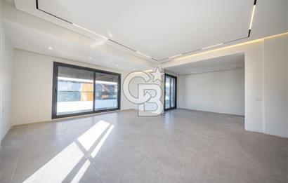 SEFERİHİSAR AKARCA'DA DENİZ MANZARALI 4+2 SATILIK VİLLA