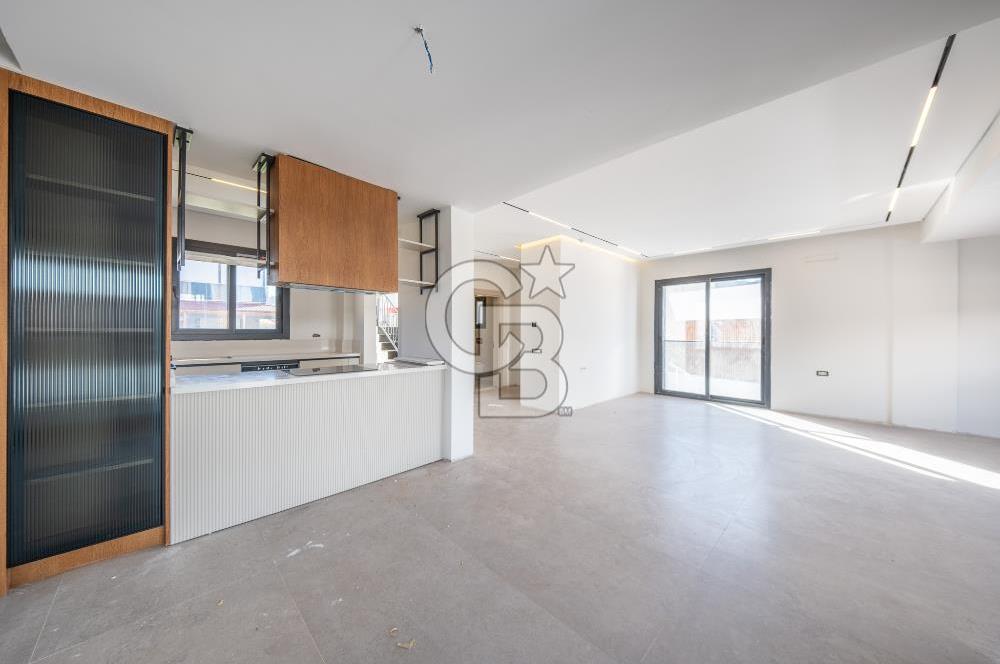 SEFERİHİSAR AKARCA'DA DENİZ MANZARALI 4+2 SATILIK VİLLA