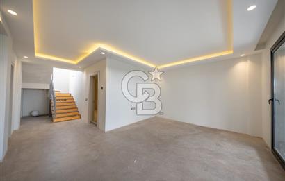 SEFERİHİSAR AKARCA'DA DENİZ MANZARALI 4+2 SATILIK VİLLA