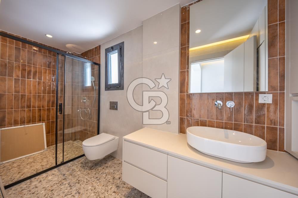 SEFERİHİSAR AKARCA'DA DENİZ MANZARALI 4+2 SATILIK VİLLA