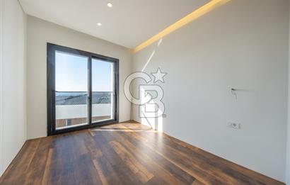 SEFERİHİSAR AKARCA'DA DENİZ MANZARALI 4+2 SATILIK VİLLA