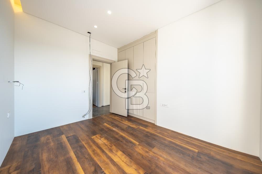 SEFERİHİSAR AKARCA'DA DENİZ MANZARALI 4+2 SATILIK VİLLA