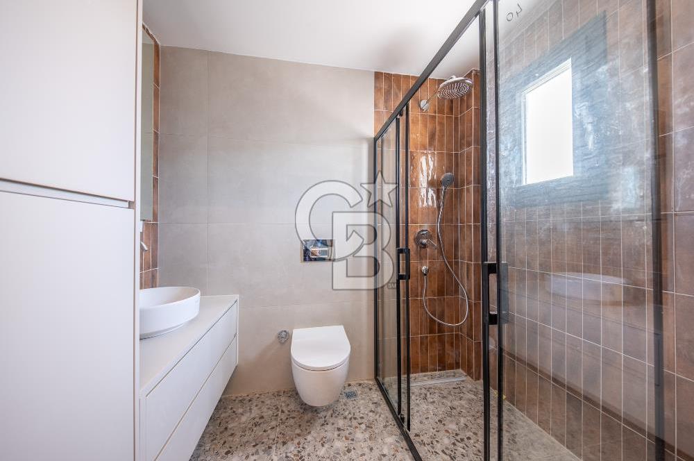 SEFERİHİSAR AKARCA'DA DENİZ MANZARALI 4+2 SATILIK VİLLA